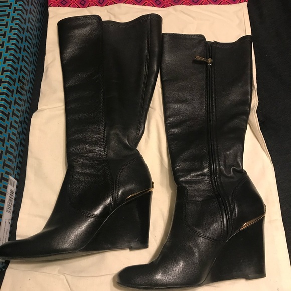 Tory Burch Hendrin Boot - Picture 1 of 3